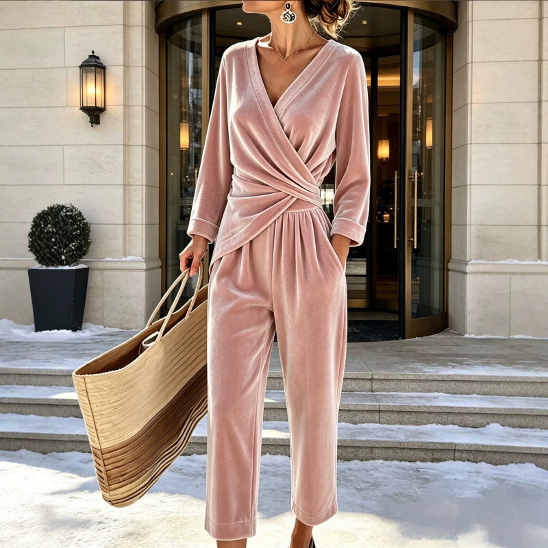 Damen Samt-Jumpsuit mit Wickeloberteil, taillierter Drapierung und weitem knöchellangem Bein Drune