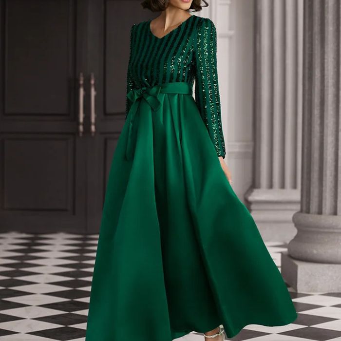 Damen Elegantes Abendkleid mit schimmerndem Oberteil und fließendem Rock Drune
