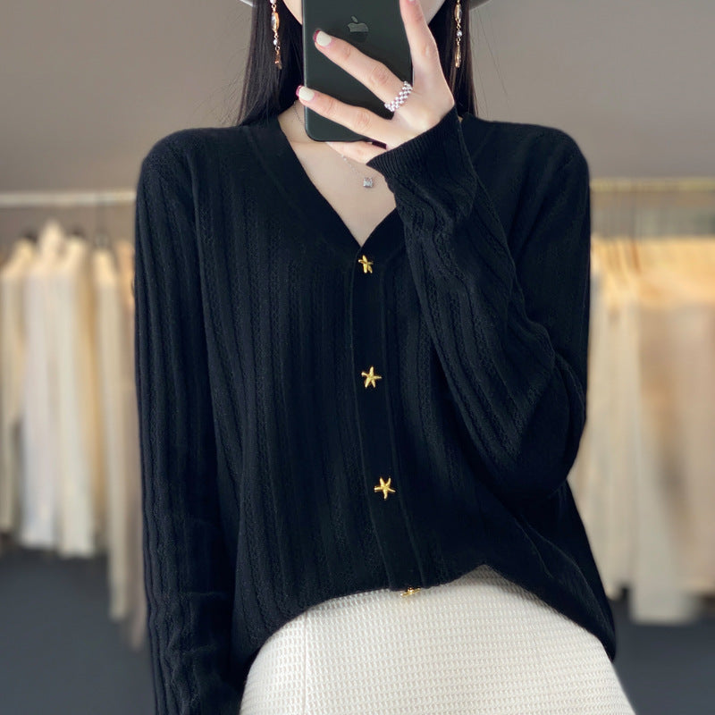 Damen Leichter V‑Ausschnitt-Cardigan mit strukturierter Längsrippe und Sternknöpfen Drune