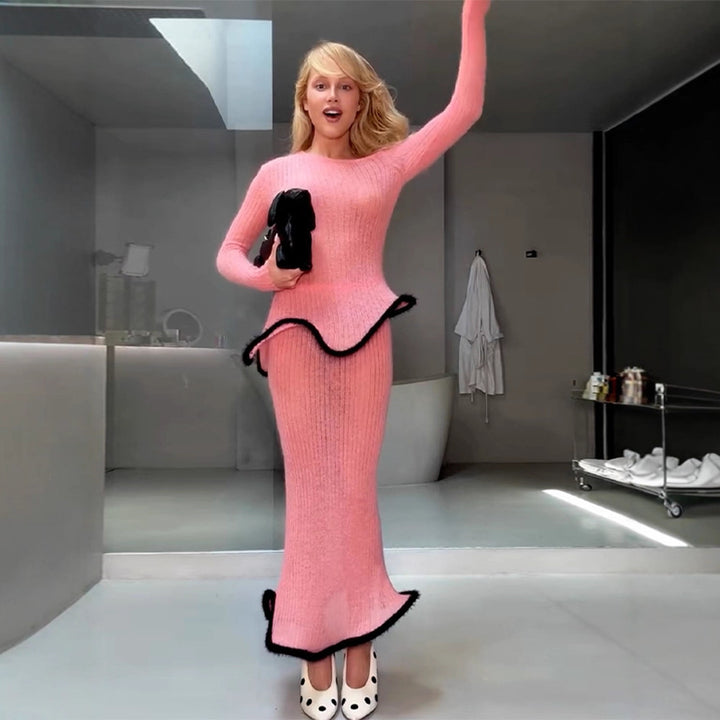 Damen Figurbetontes langes Rippstrick-Kleid mit asymmetrischem Ausschnitt, Volant‑Peplum und kontrastierender Kederkante Drune
