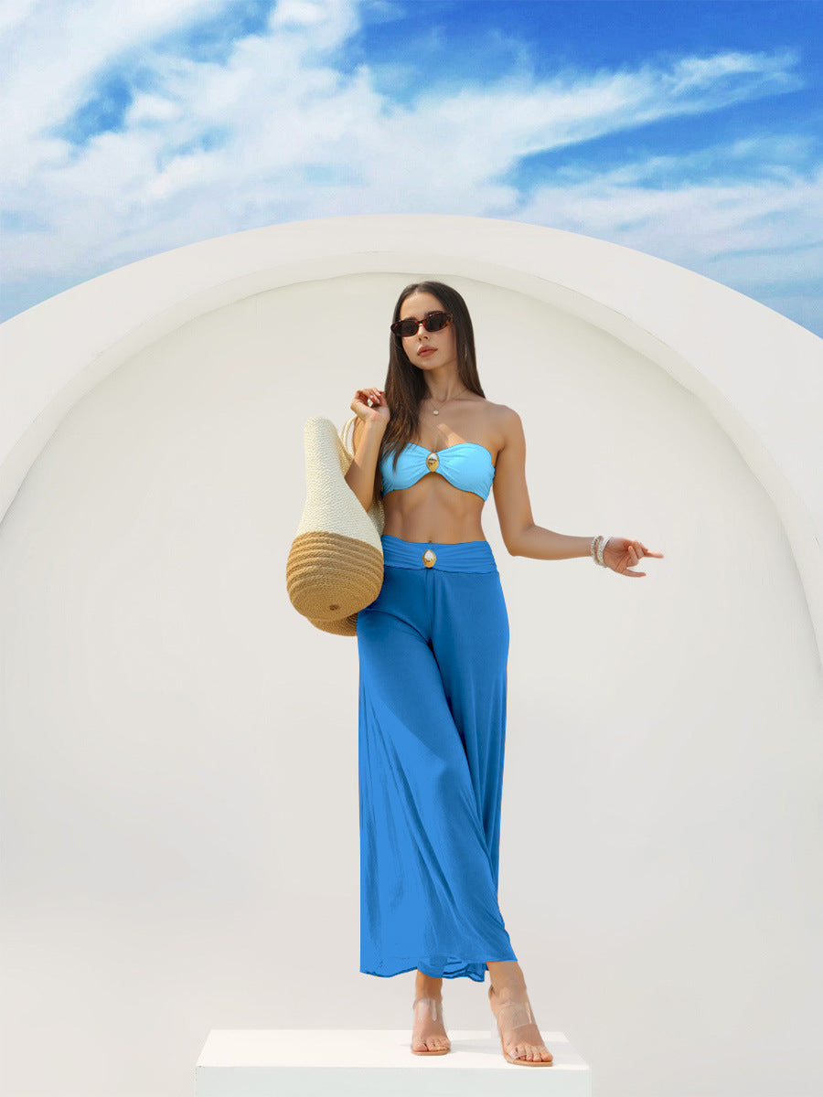 Damen Bandeau-Bikini mit elegantem Wickelrock und modischem Schmuckdetail Drune