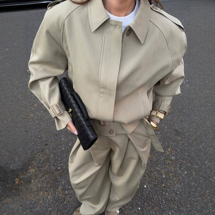 Damen Taillierte Kurz-Trenchjacke mit Bindegürtel, Raglanärmeln und verdeckter Knopfleiste Drune