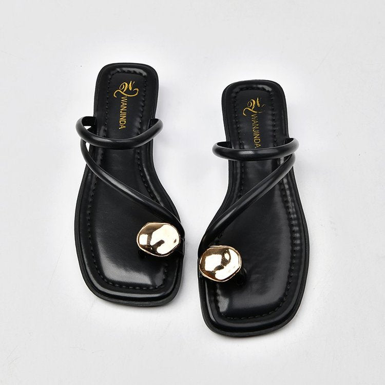 Damen Elegante und modische Riemchensandalen mit einzigartigem Metallakzent Drune