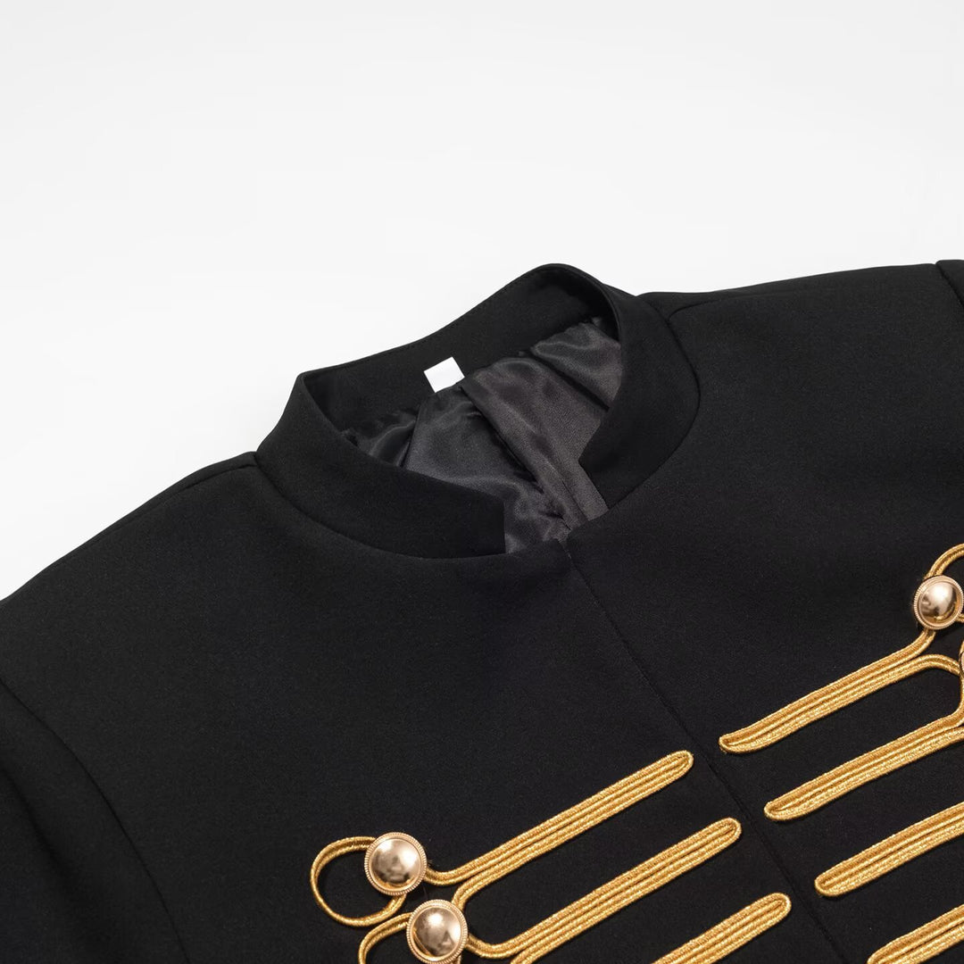 Damen Militärinspirierter Kurzblazer mit Stehkragen und goldener Passementerie Drune