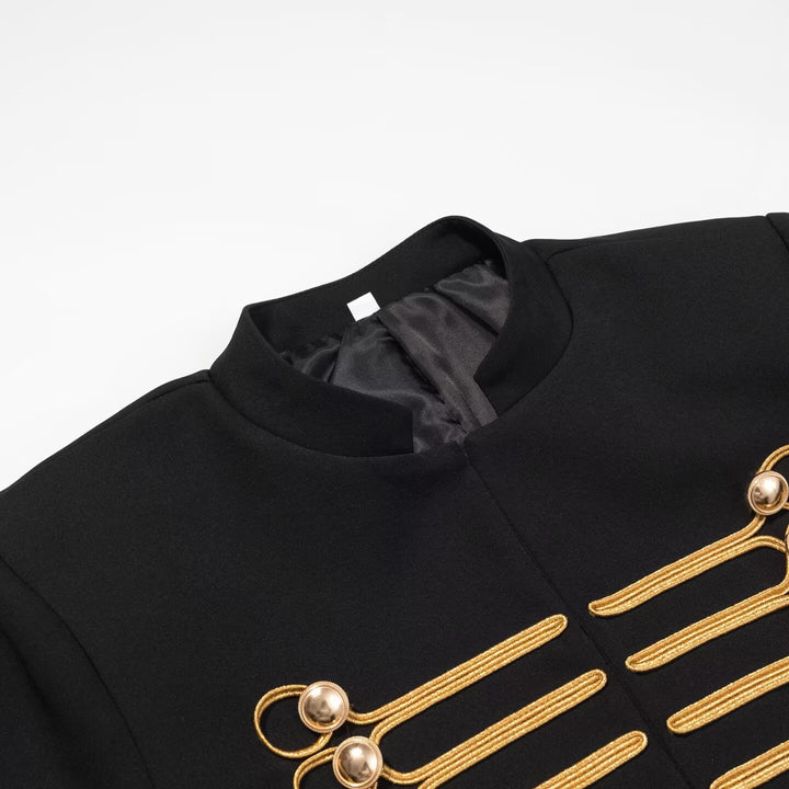 Damen Militärinspirierter Kurzblazer mit Stehkragen und goldener Passementerie Drune