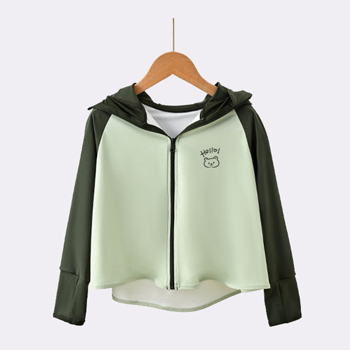 Damen leichte Sportjacke mit Kapuze und dezentem Motiv Drune