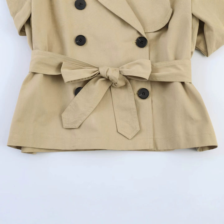 Damen Kurze Cape‑Trenchjacke mit doppelreihiger Knopfleiste und Bindegürtel Drune