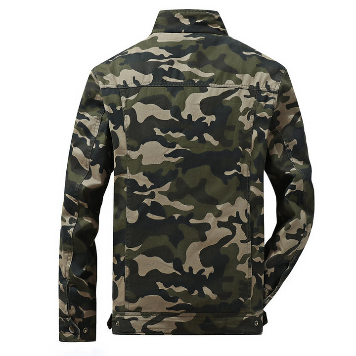 Herren Fieldjacke im Tarnmuster mit Teddyfleece‑Innenfutter, Mehrfachtaschen und Schulterklappen Drune