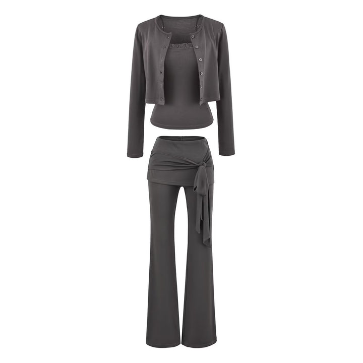 Damen dreiteiliges Lounge-Set mit kurzem Knopfcardigan, Spitzentop und Wickel-Schlaghose Drune
