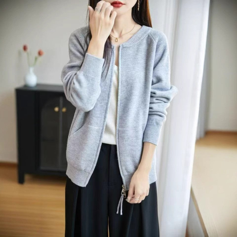 Damen Kuschelige Strickjacke mit hoch geschlossenem Reißverschluss und großzügigen Eingrifftaschen Drune