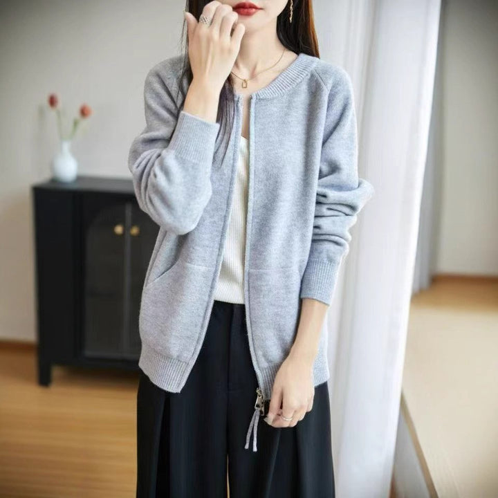 Damen Kuschelige Strickjacke mit hoch geschlossenem Reißverschluss und großzügigen Eingrifftaschen Drune