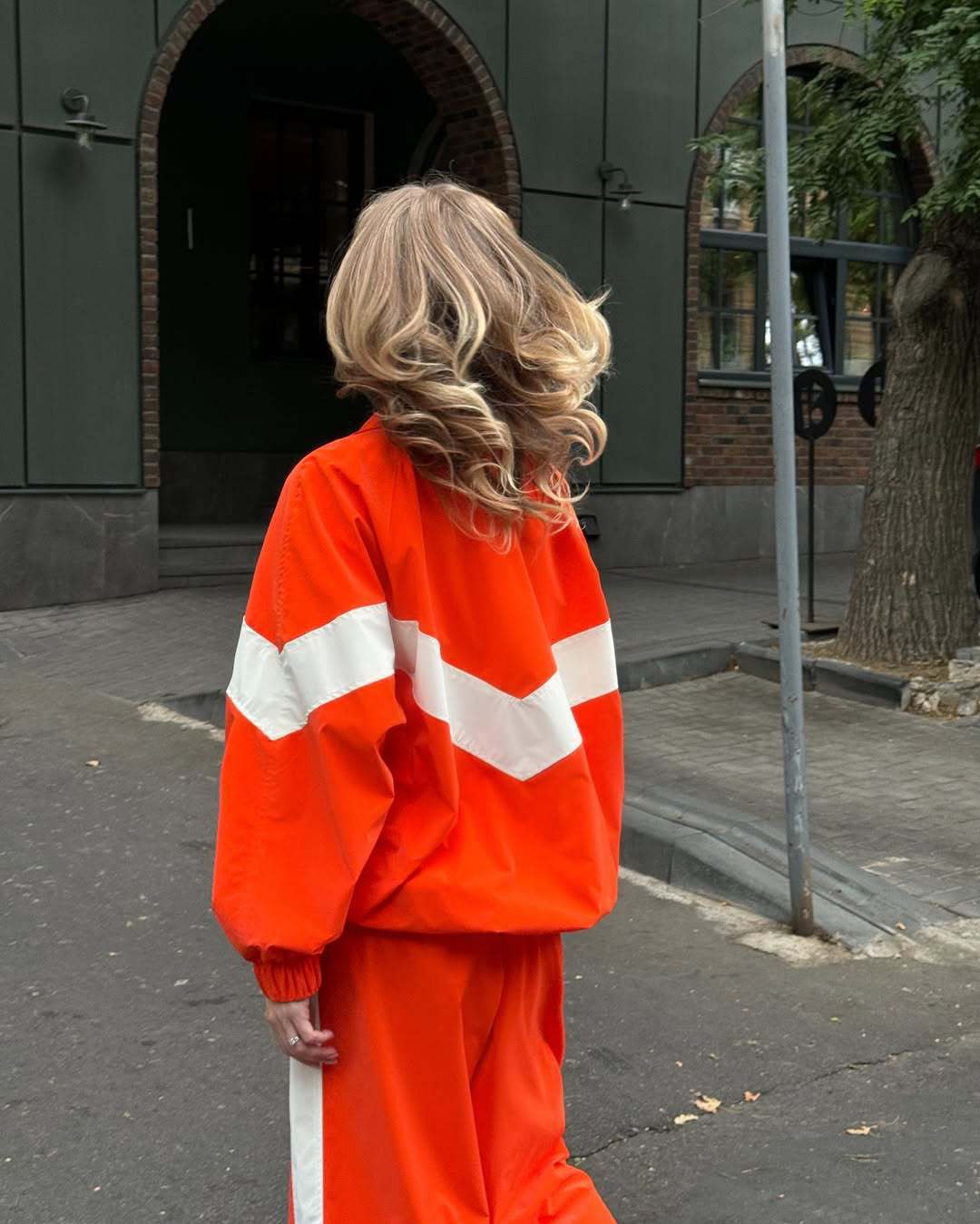 Damen leichte Oversize-Windbreakerjacke mit Kontrastpanelen, Tunnelzugbund und elastischen Bündchen Drune