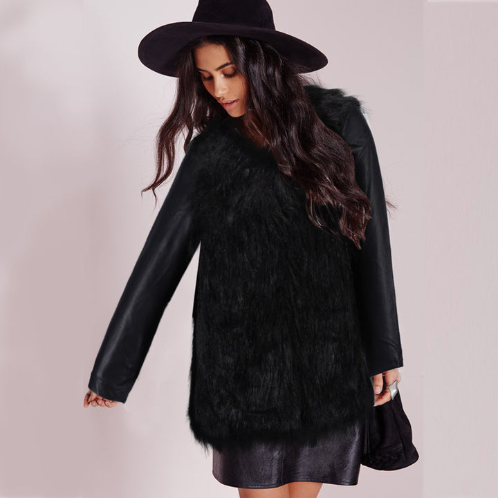 Damen Kunstpelz‑Mixjacke mit veganen Lederärmeln und Longline‑Silhouette Drune