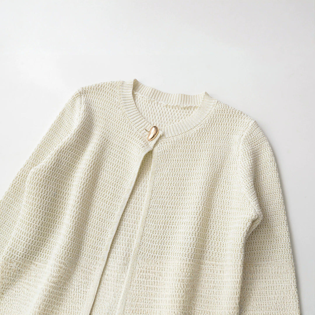 Damen Kurze gehäkelte Boxy-Strickjacke mit dekorativem Schmuckverschluss Drune