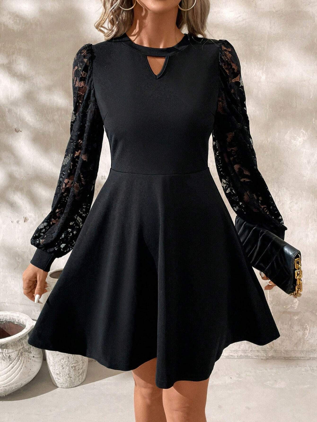 Drune Ausgehöhltes Spitzenkleid