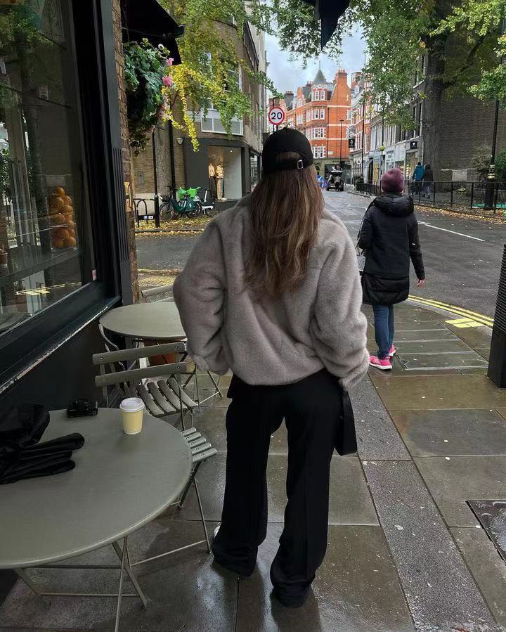 Damen Oversize Kunstfell-Mantel mit Reverskragen, aufgesetzten Taschen und Knopfleiste Drune