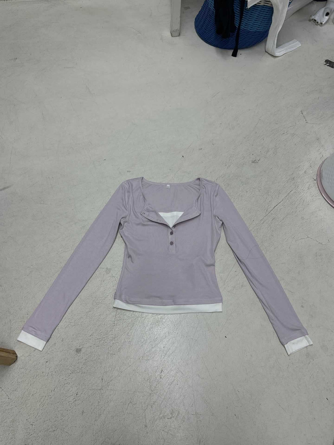 Damen nan tailliertes Henley-Crop-Longsleeve mit kontrastierenden Saum- und Ärmelbündchen Drune