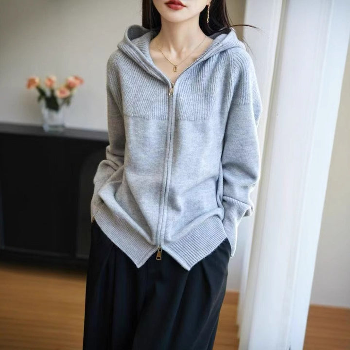 Damen Kapuzenjacke mit feinem Rippstrick und eleganter Reißverschlussgestaltung Drune