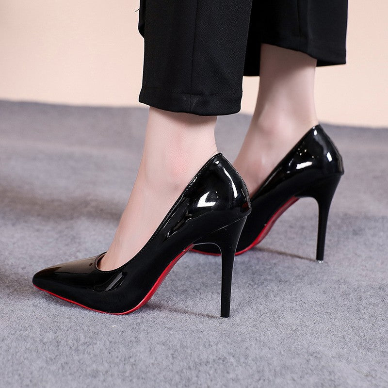 Damen spitze Stiletto-Pumps mit roter Sohle und Lederoptik Drune