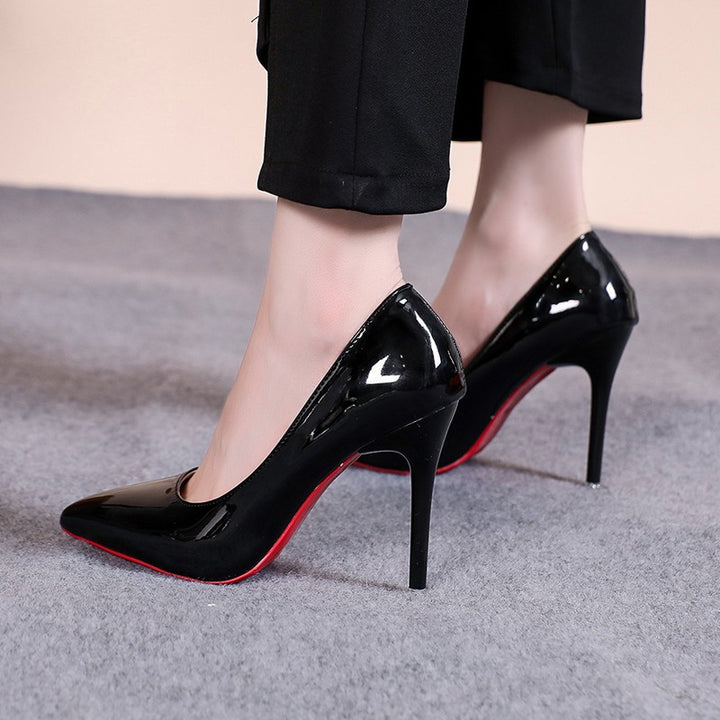 Damen spitze Stiletto-Pumps mit roter Sohle und Lederoptik Drune
