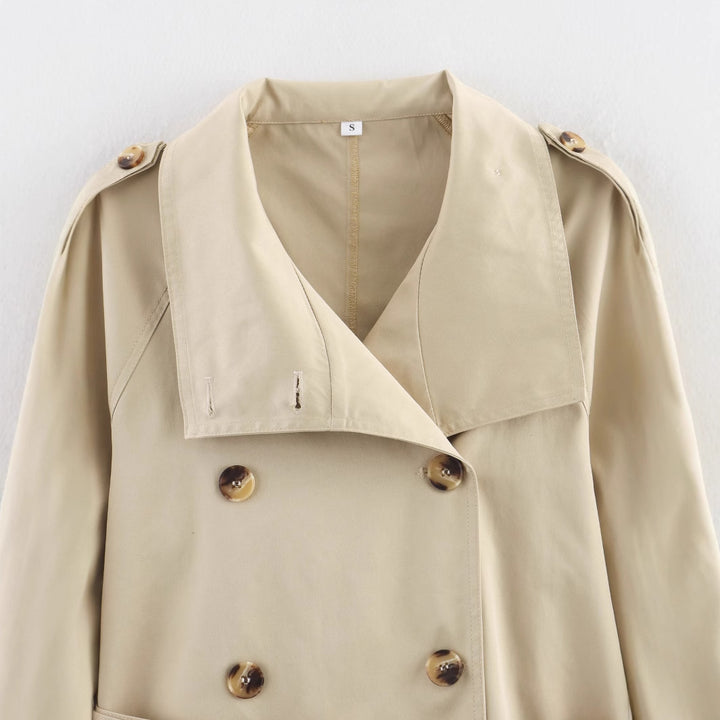 Damen modischer Trenchcoat mit hoch geschlossenem Kragen und praktischen Schulterriegeln Drune