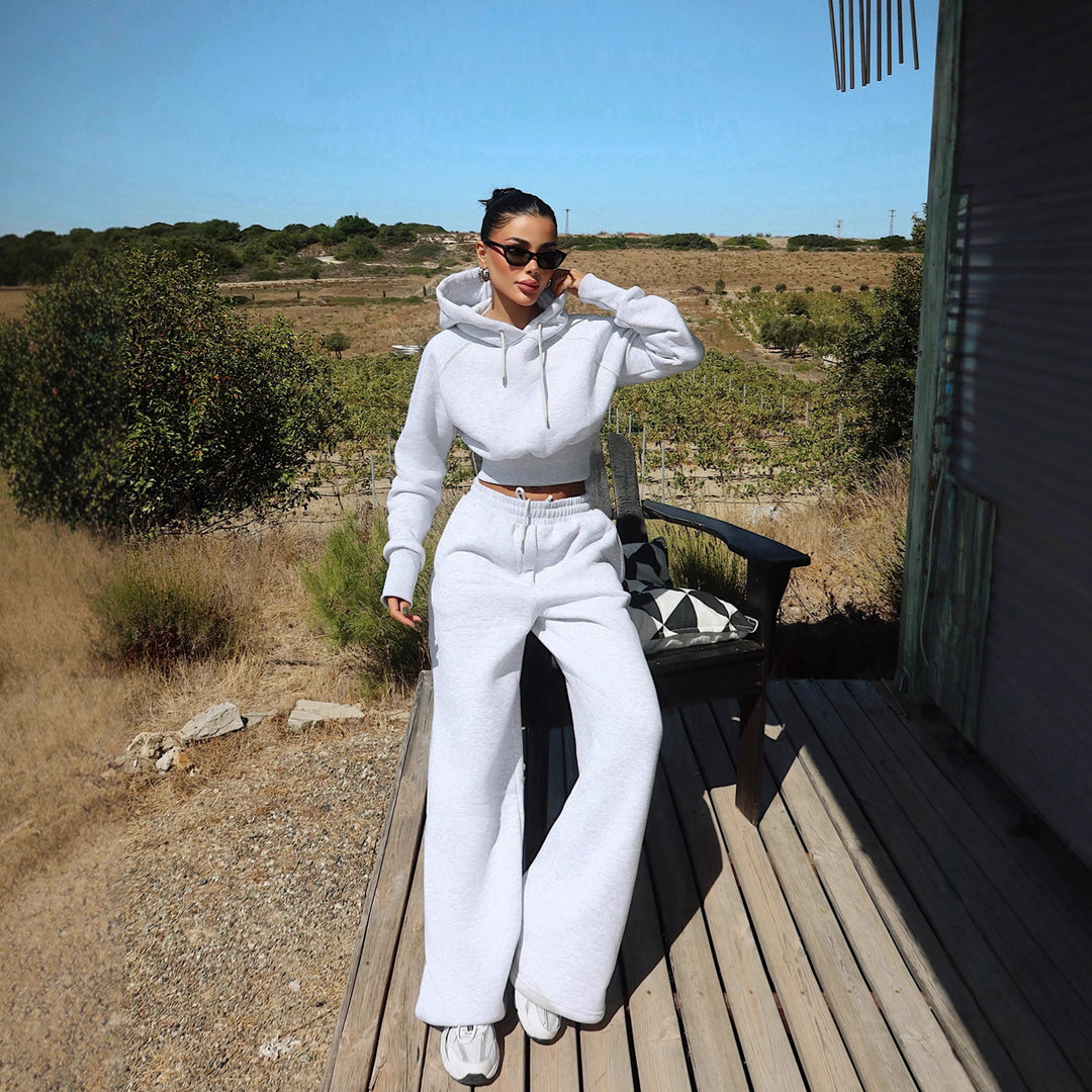 Damen cropped Hoodie und weite Jogginghose im lässigen Design Drune