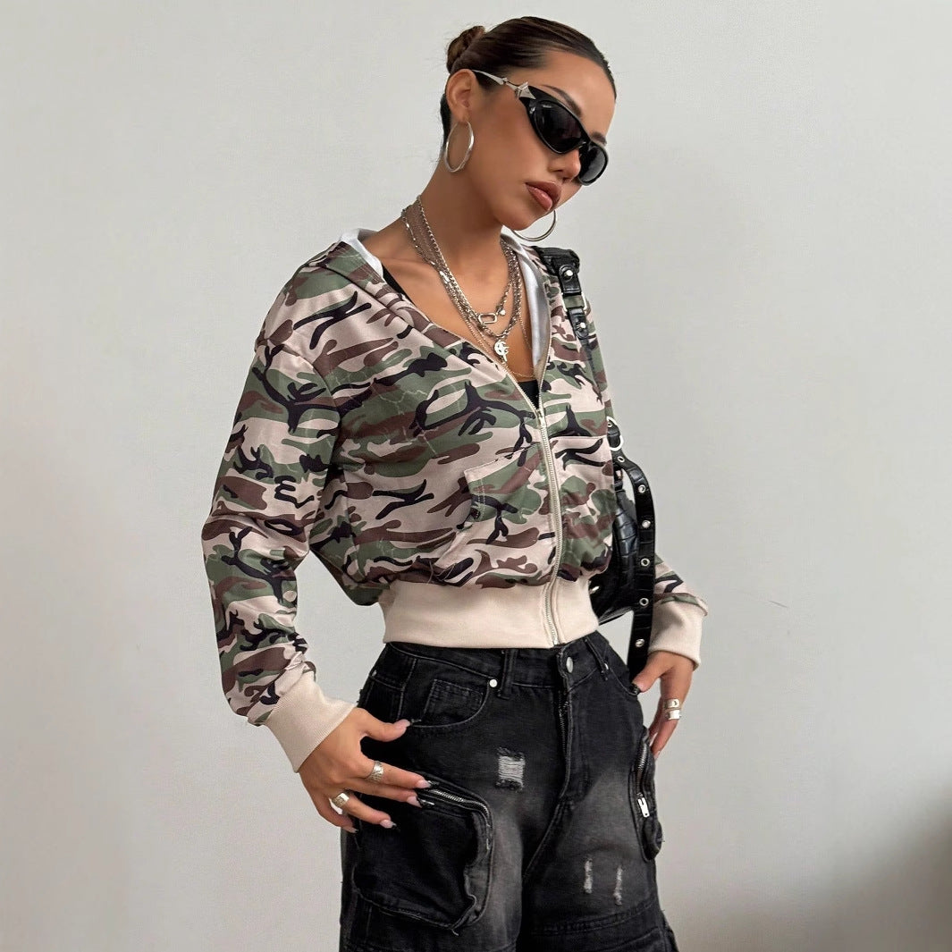 Damen kurz geschnittene Kapuzenjacke im modernen Camouflage-Stil Drune