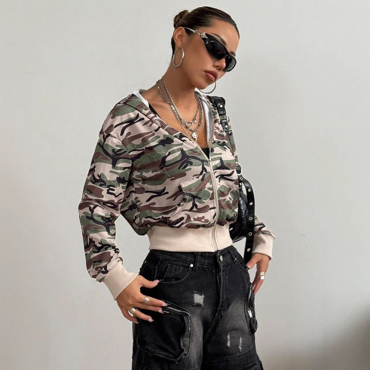 Damen kurz geschnittene Kapuzenjacke im modernen Camouflage-Stil Drune