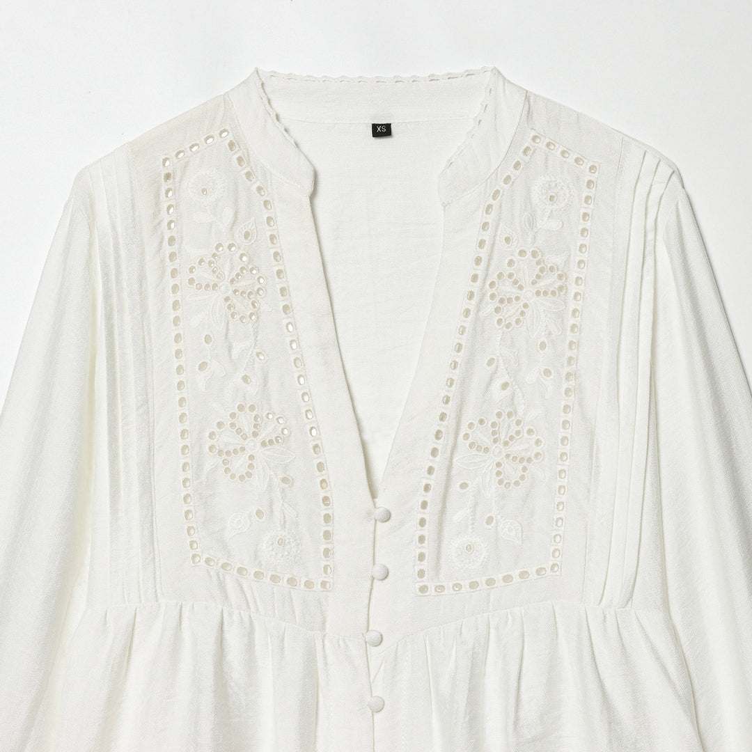 Damen nan leichte bestickte Baumwollbluse im Boho‑Stil mit Stehkragen, Zierknopfleiste und geraffter Empire‑Taille Drune