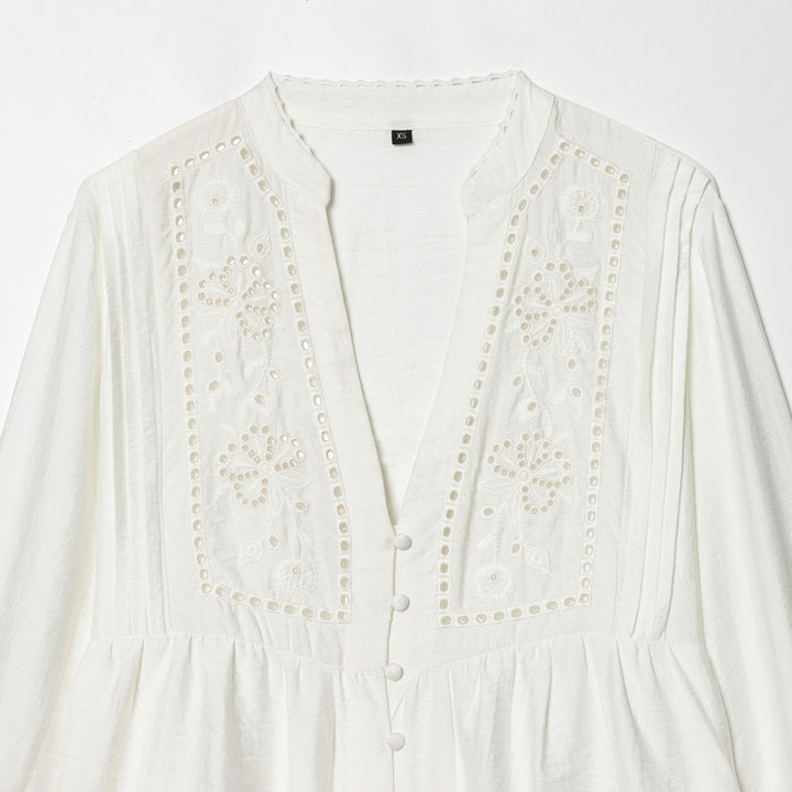 Damen nan leichte bestickte Baumwollbluse im Boho‑Stil mit Stehkragen, Zierknopfleiste und geraffter Empire‑Taille Drune