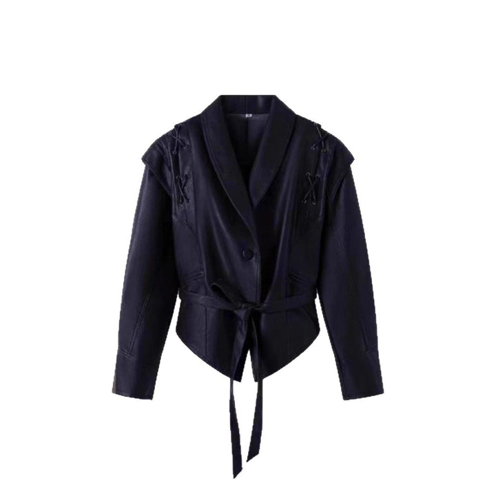 Damen kurzgeschnittene Kunstlederjacke mit Schalkragen, Schnürdetails an Schultern und Taillengürtel Drune