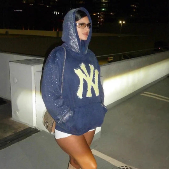 Damen nan übergroßer Kapuzenpullover aus Samtfleece mit markantem Logoprint, Glitzerbesatz und Kängurutasche Drune