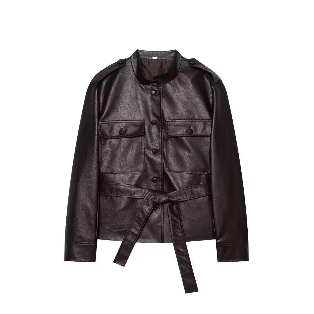 Damen Kurzjacke aus Kunstleder mit Taillengürtel, Pattentaschen und Stehkragen Drune