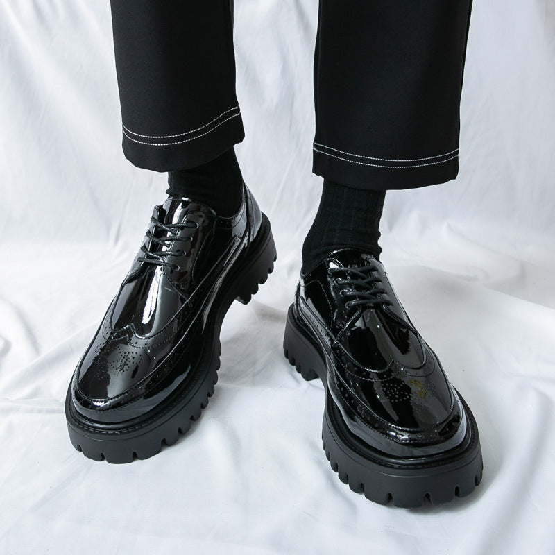 Damen Plateau-Brogue Derby mit markanter Profilsohle und Lacklederoptik Drune
