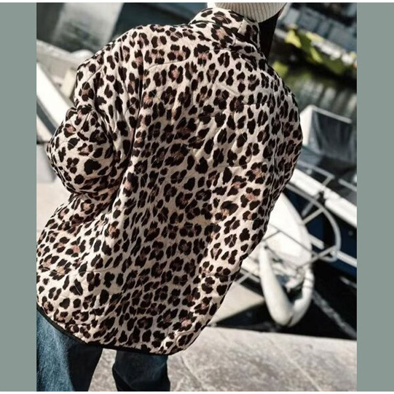 Damen modischer Steppjacke mit Leo-Muster und Taschen Drune