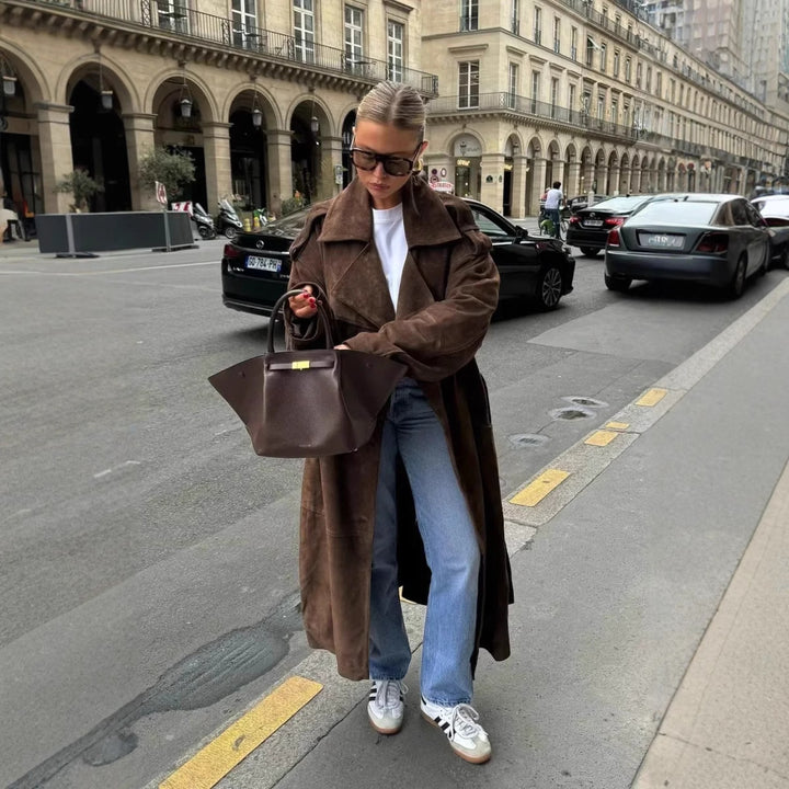 Damen nan taillierter veganer Trenchcoat mit Schalkragen, Bindegürtel und Schulterriegeln Drune
