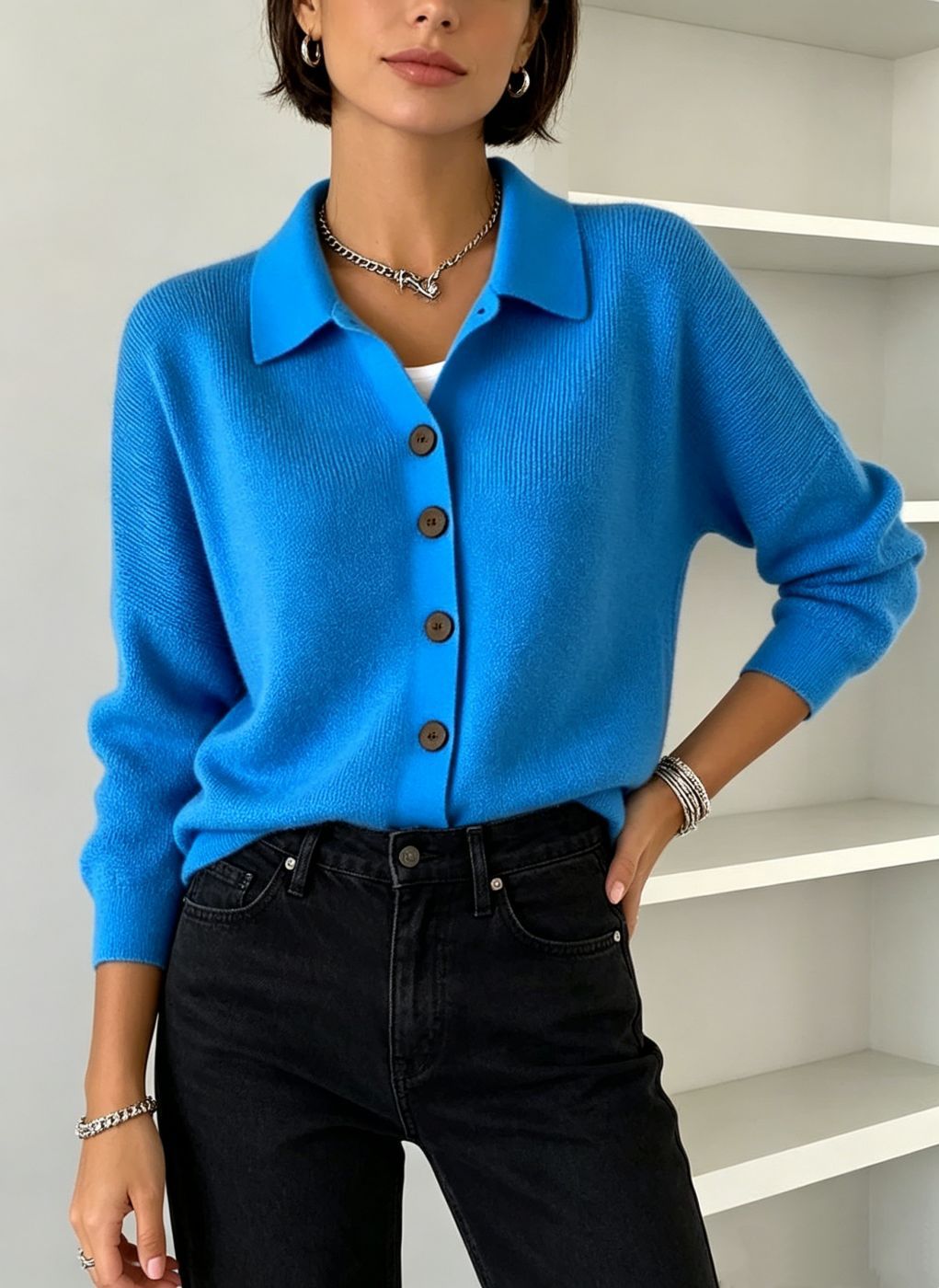 Damen Feinstrick-Cardigan mit Hemdkragen, entspannter Silhouette und Holzknöpfen Drune