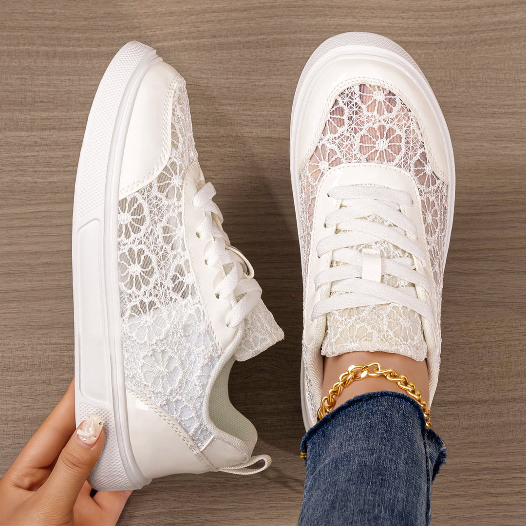 Damen Sneakers mit filigraner Spitzenoptik und dämpfender Sohle Drune