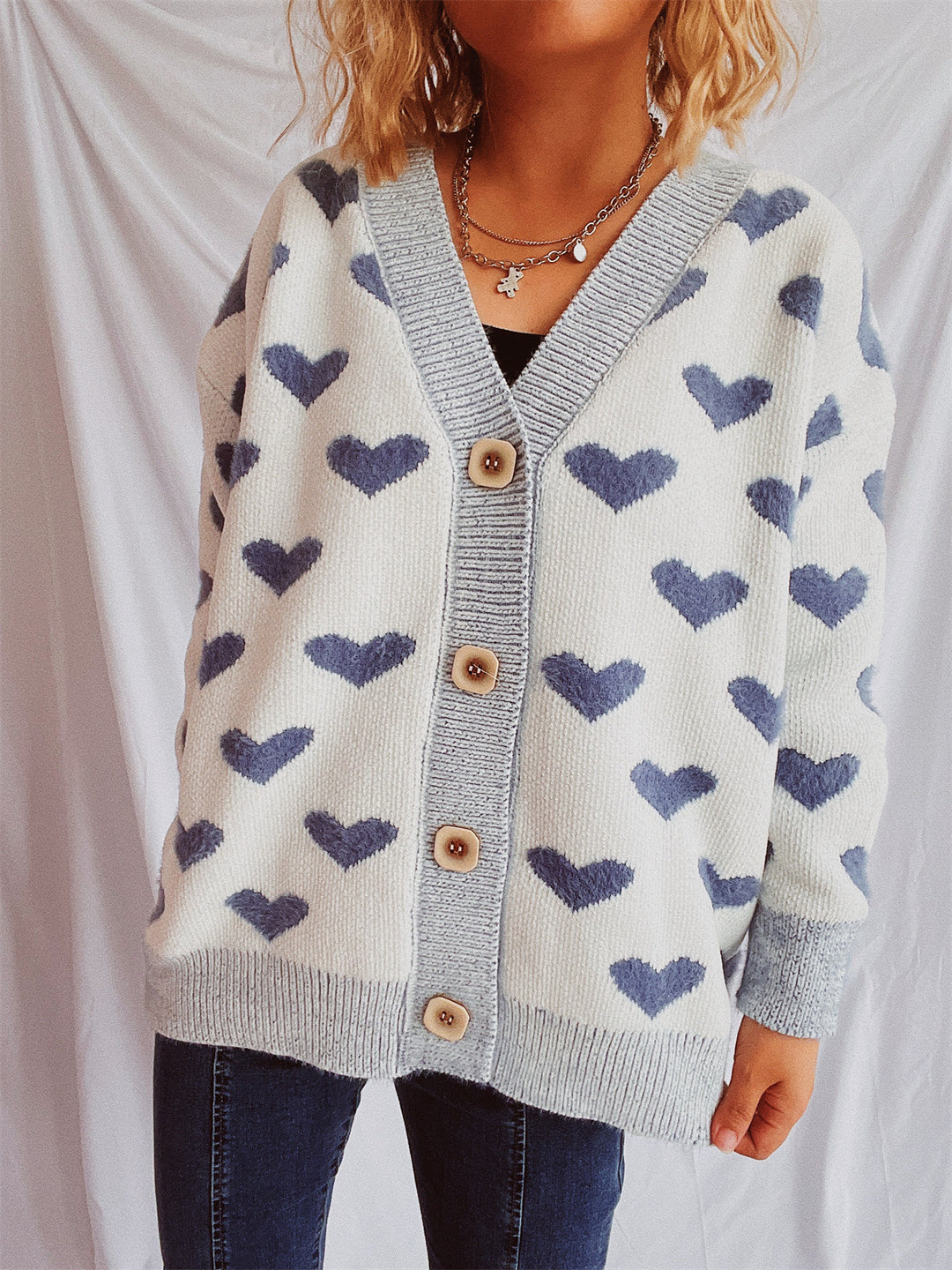 Damen Strickjacke mit herzförmigem Muster und knöpfbarem Design Drune