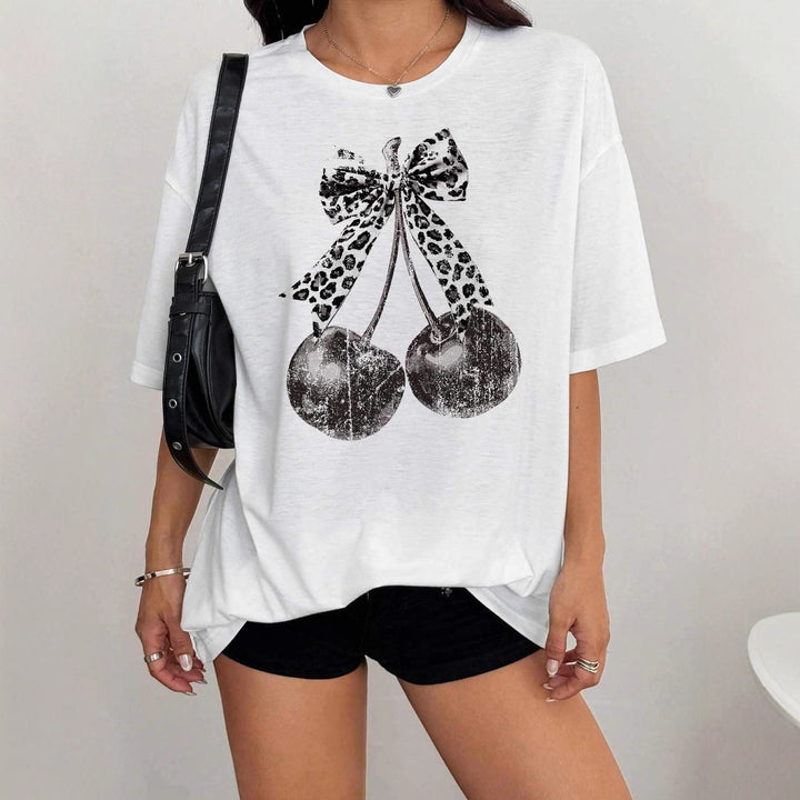 Damen T-Shirt mit kreativem Kirschmotiv und Leopardenband Drune