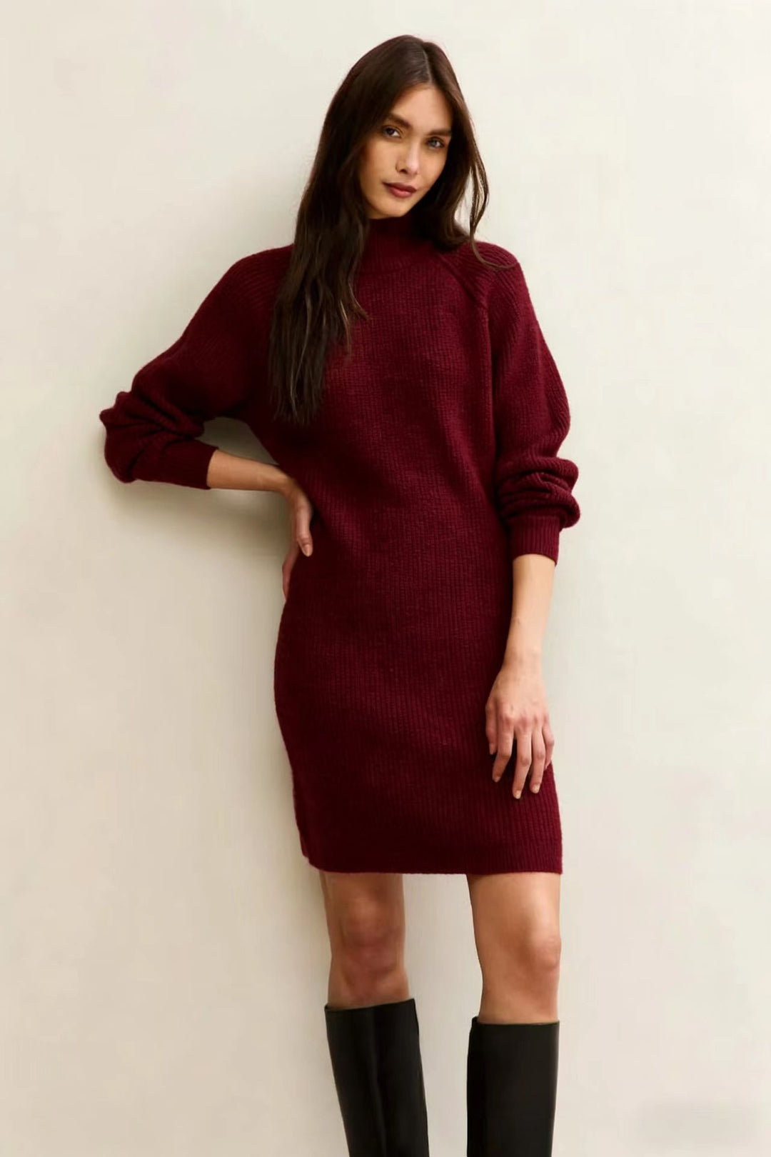 Damen Strickkleid in taillierter Silhouette mit Stehkragen und Raglanärmeln Drune