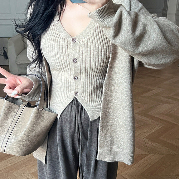 Damen modische Strickjacke mit tiefem V-Ausschnitt und eleganten Knopfdetails Drune