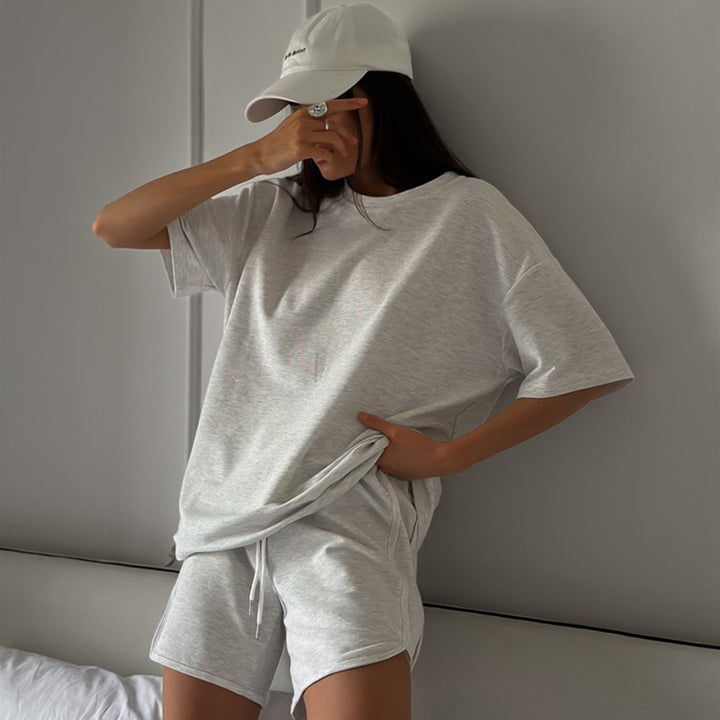 Damen gemütliches Sport-Set mit lässigem T-Shirt und Shorts Drune