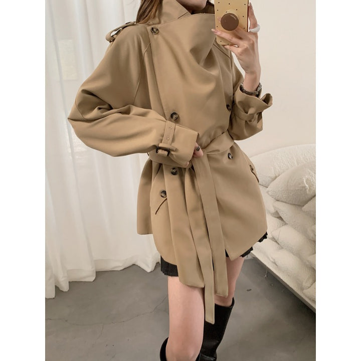 Damen Kurztrench im Boxy-Cut mit hohem Stehkragen und verstellbarem Taillengürtel Drune