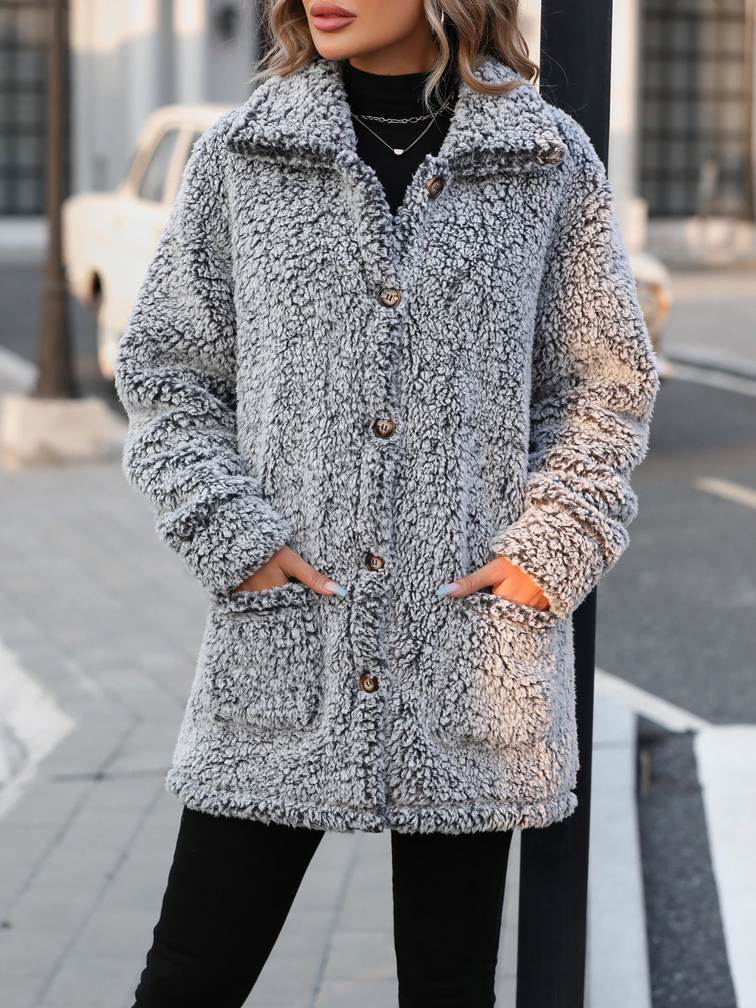 Damen Flauschige Übergangsjacke mit großen aufgesetzten Taschen und Knopfdetails Drune