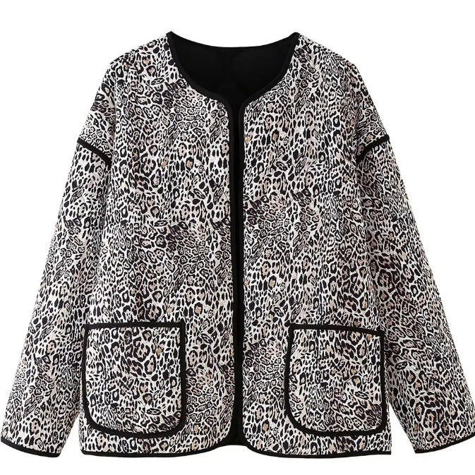 Damen gesteppte Oversize-Jacke mit Leoprint, Rundhalsausschnitt und aufgesetzten Taschen Drune