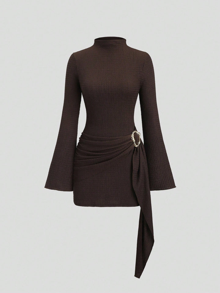 Damen nan figurbetontes Strick-Minikleid mit Stehkragen, Trompetenärmeln und seitlichem Drapé mit Zierring Drune