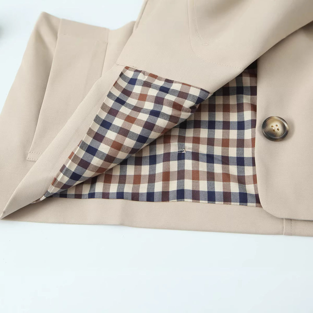 Damen Kurz geschnittene Boxy-Jacke mit weitem Hemdkragen und durchgehender Knopfleiste Drune