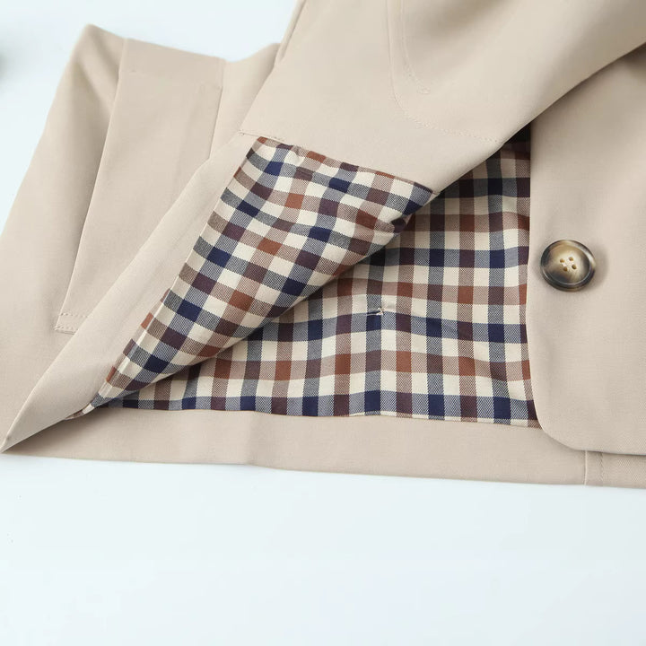 Damen Kurz geschnittene Boxy-Jacke mit weitem Hemdkragen und durchgehender Knopfleiste Drune