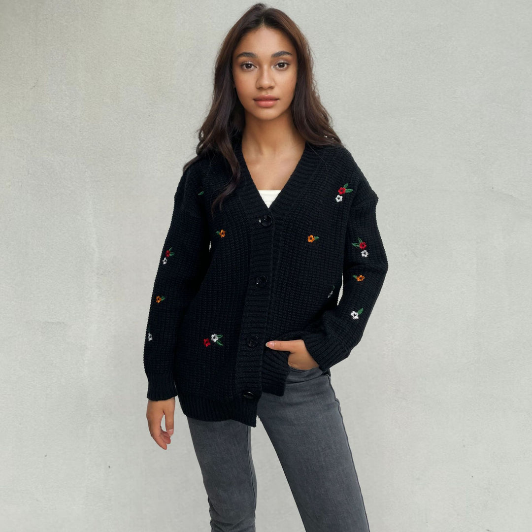 Damen Grobstrick Cardigan mit bunten Stickereien und Knopfverschluss Drune